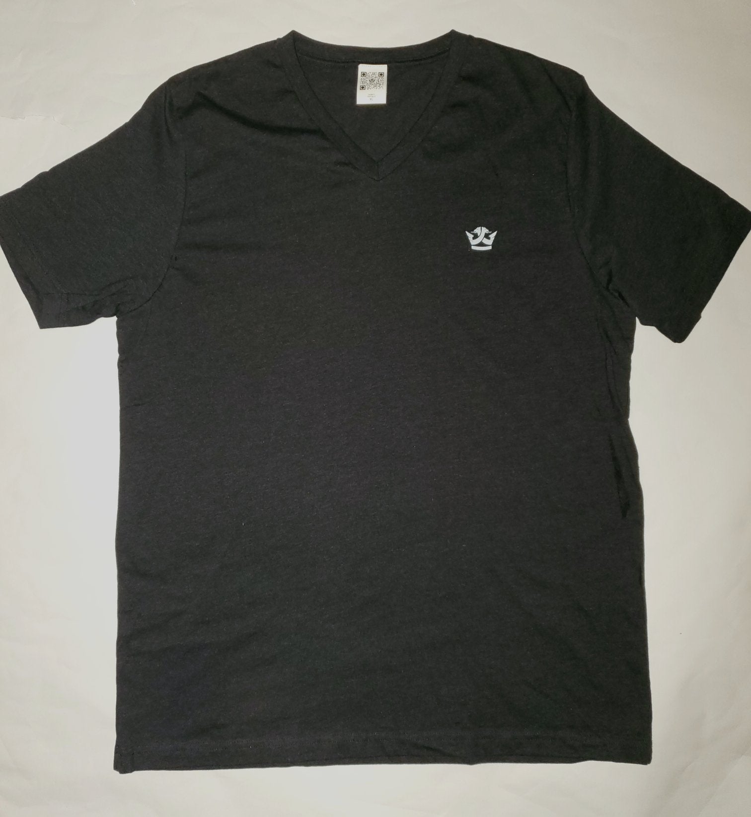 v neck black-white logo