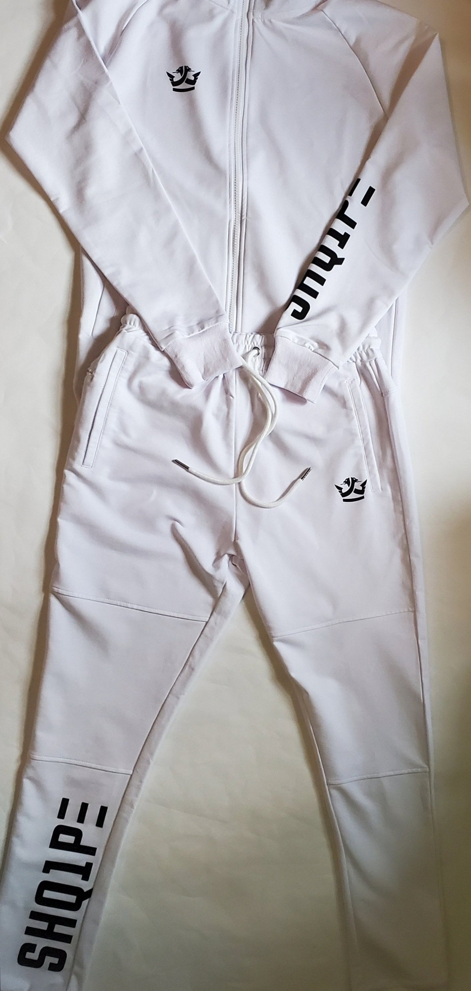 Streetwear-Trainingsanzug – Weiß (schwarzes Logo)
