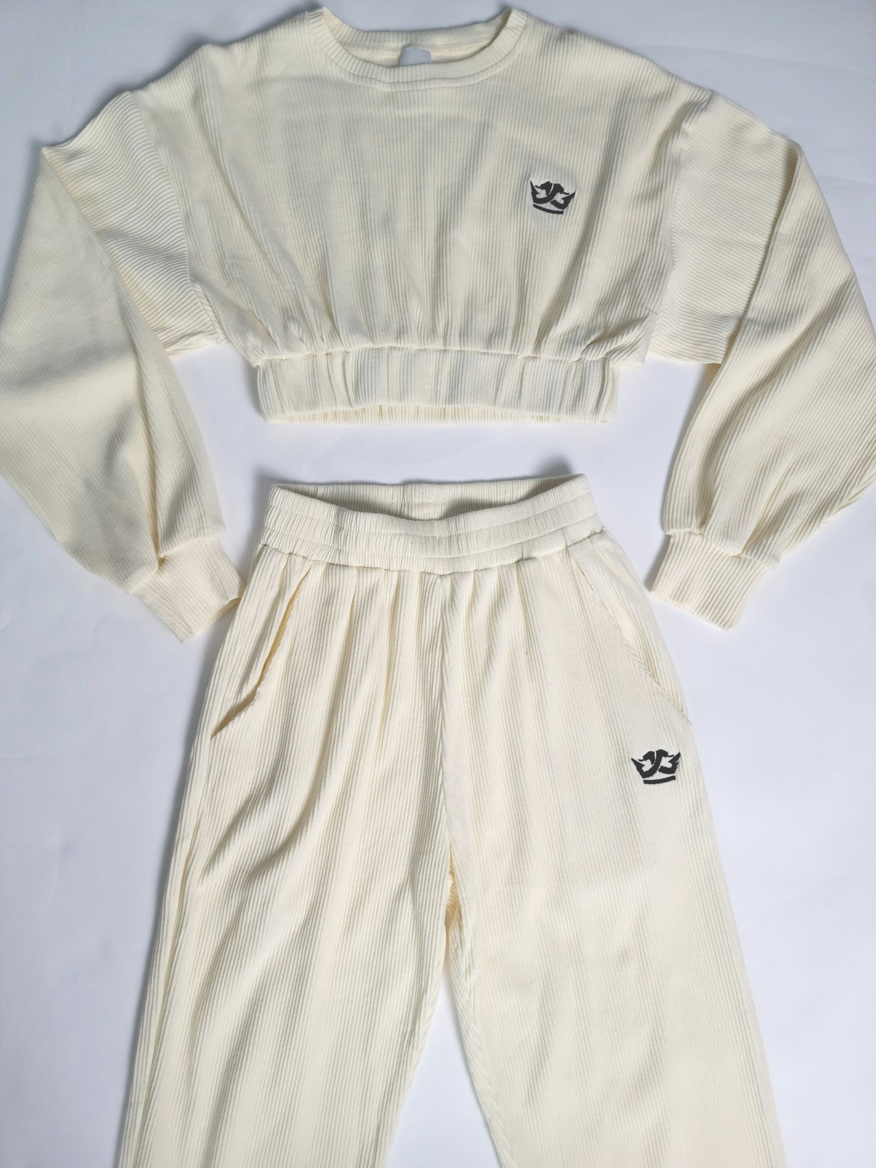 Jogger-Set mit kurzem Oberteil (Creme)